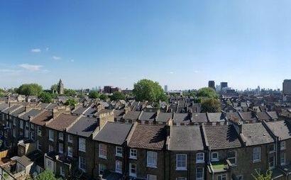 Hackney / Daslton Desk spaces (x3) on top floor studio with view and balcony - 3 desks available Hackney / Daslton Desk spaces (x3) on top floor studio with view and balcony - 3 desks available