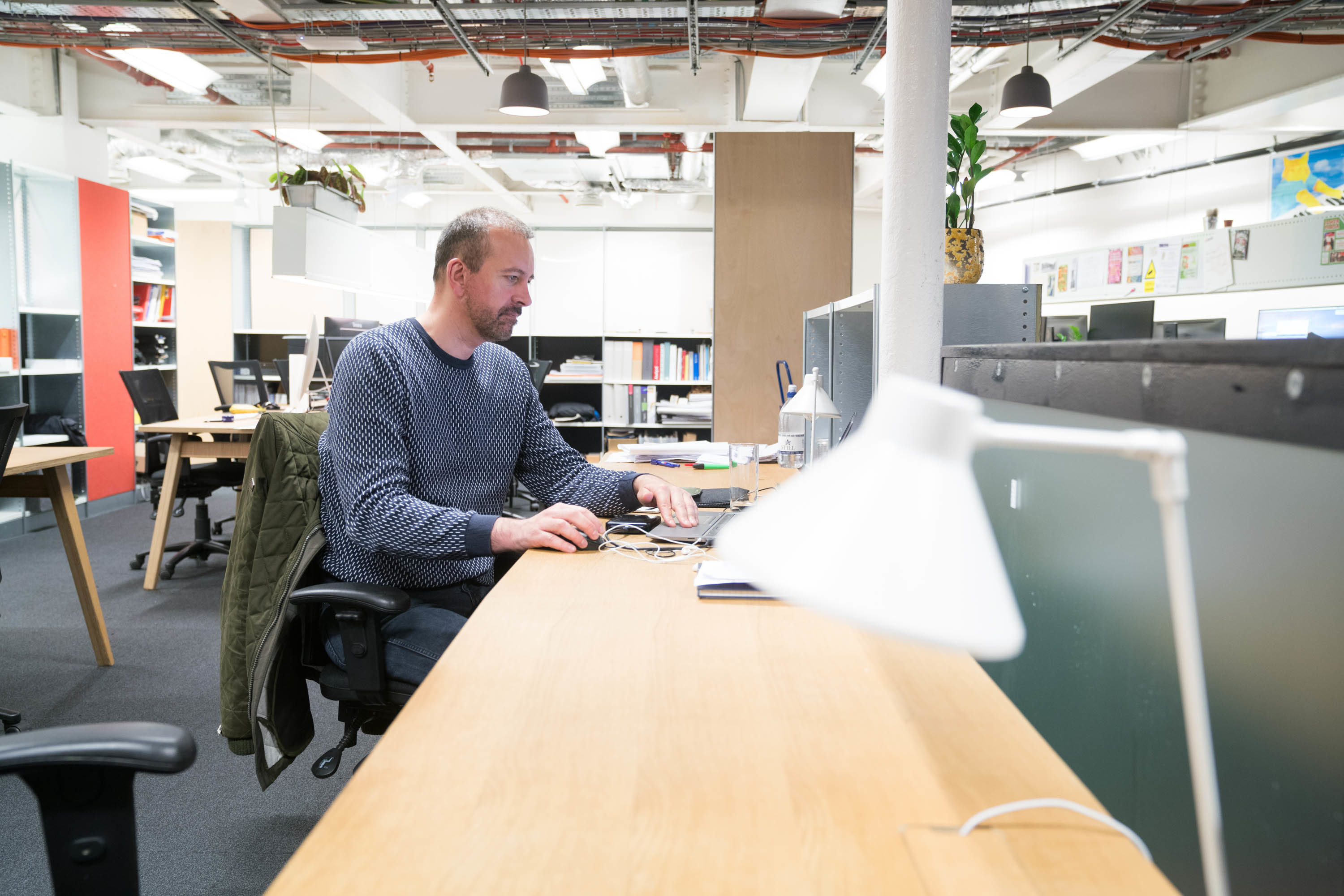 Fixed desk 1 day/week 