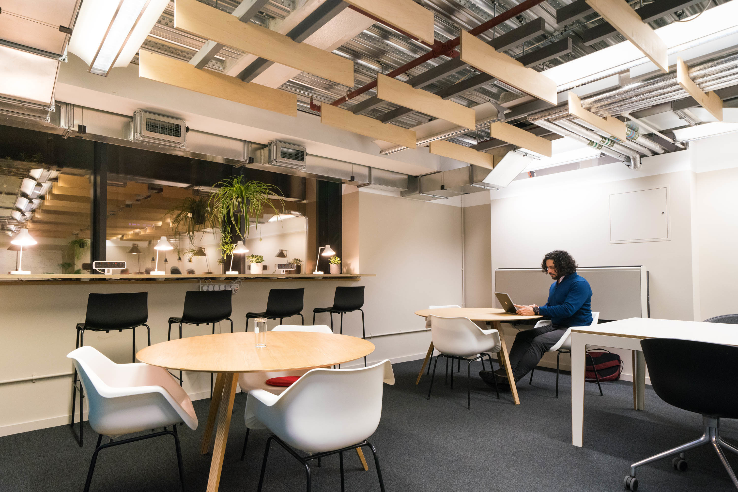 Fixed desk 1 day/week 