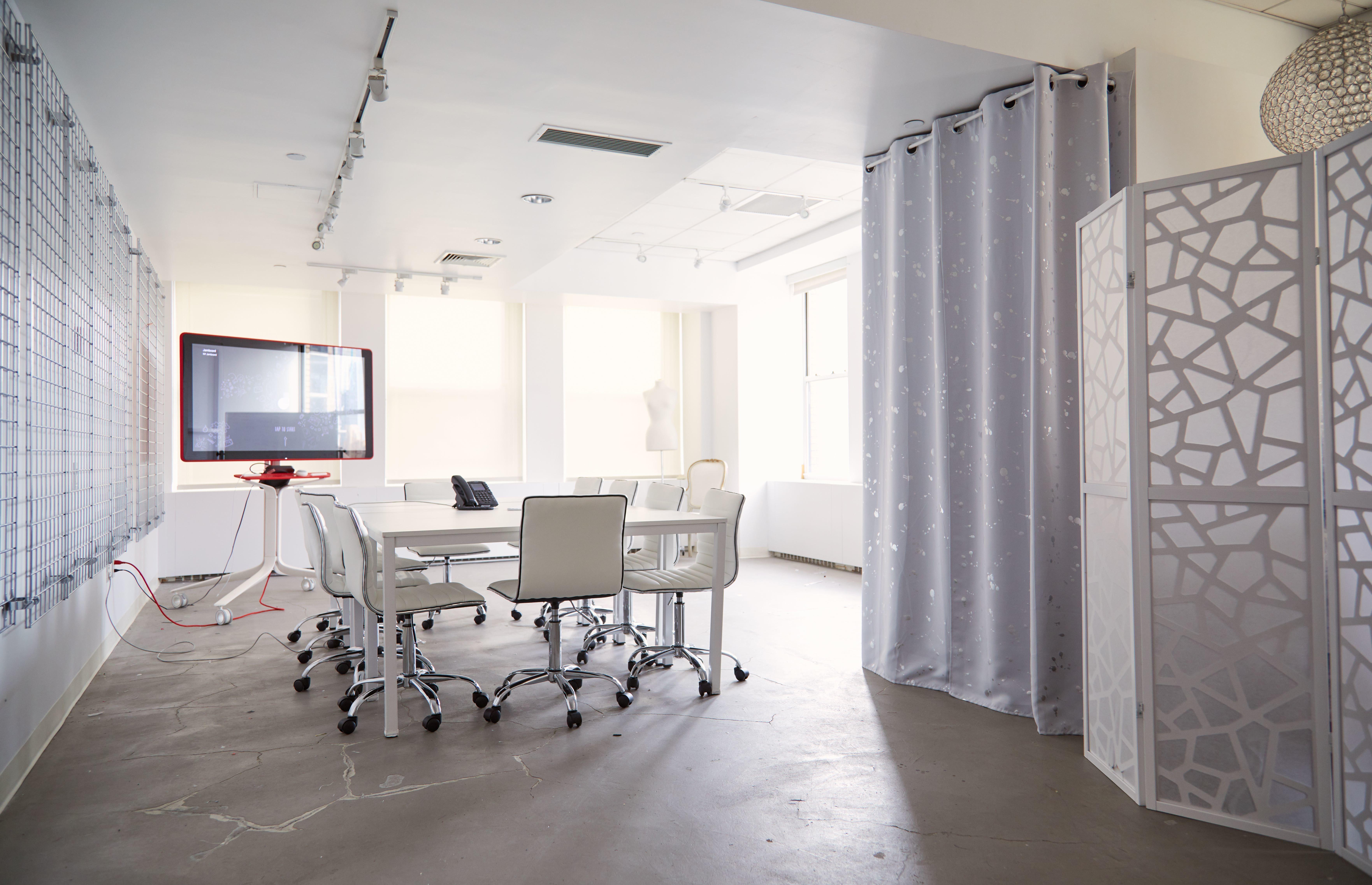 Contemporary, Allinclusive Office Suite Sublet Rental Desks Near Me