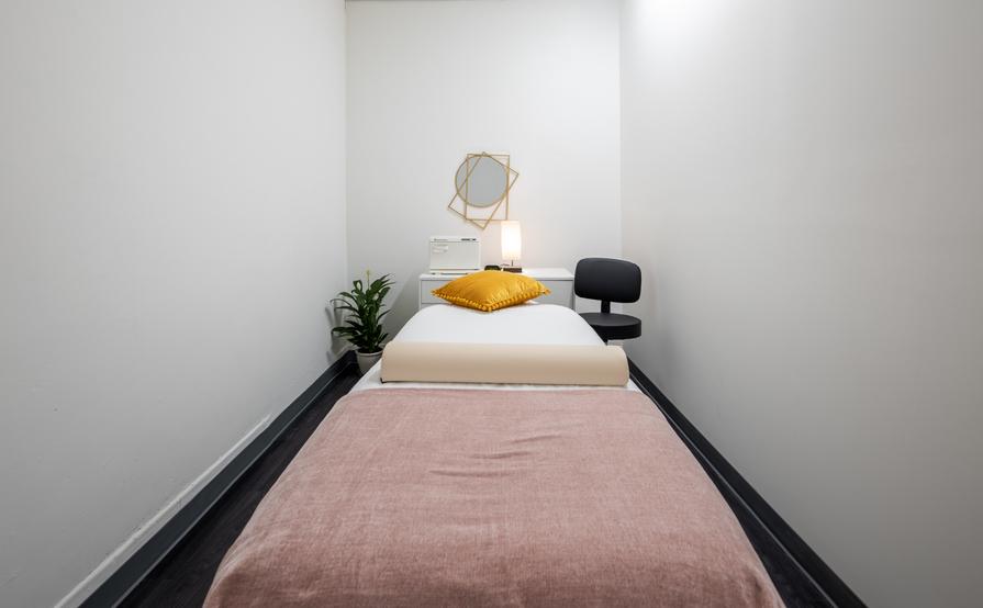 Ready to use treatment room |Acupuncturist & massage therapist Ready to use treatment room |Acupuncturist & massage therapist