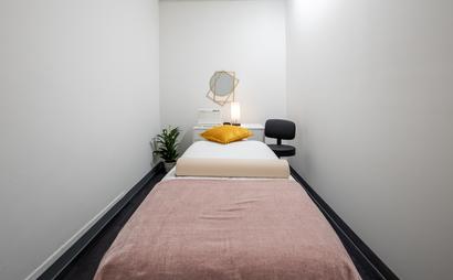 Ready to use treatment room |Acupuncturist & massage therapist