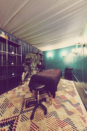 Stylish Spa Room For Rent 