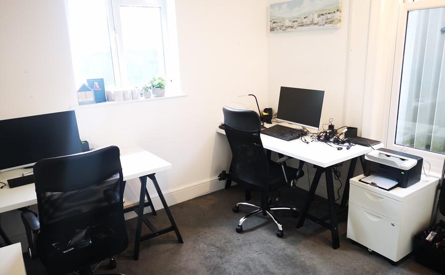 Business Office for up to 4 people! Business Office for up to 4 people!