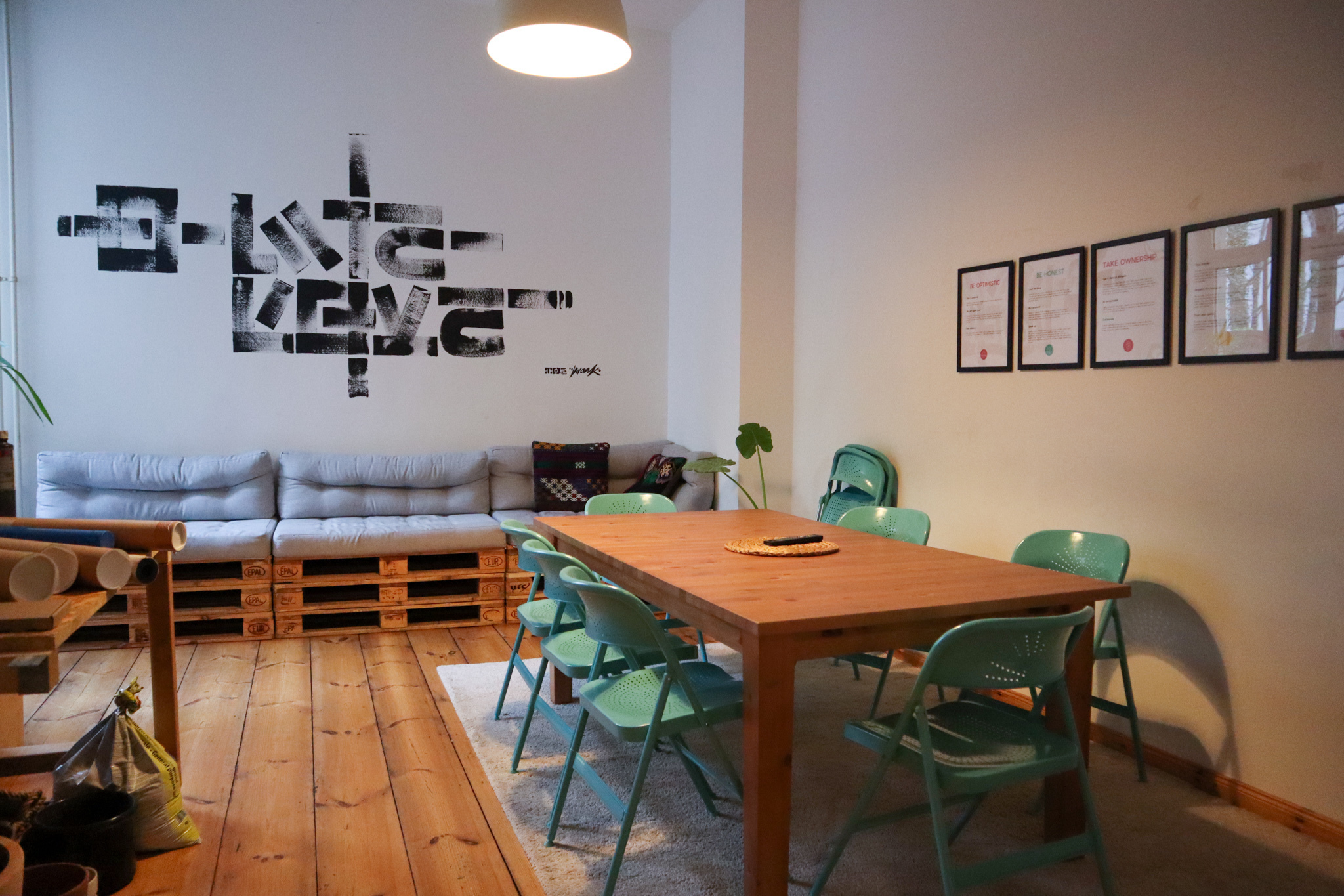 3 desks for freelancers/small team in the coolest area in Kreuzberg 3 desks for freelancers/small team in the coolest area in Kreuzberg