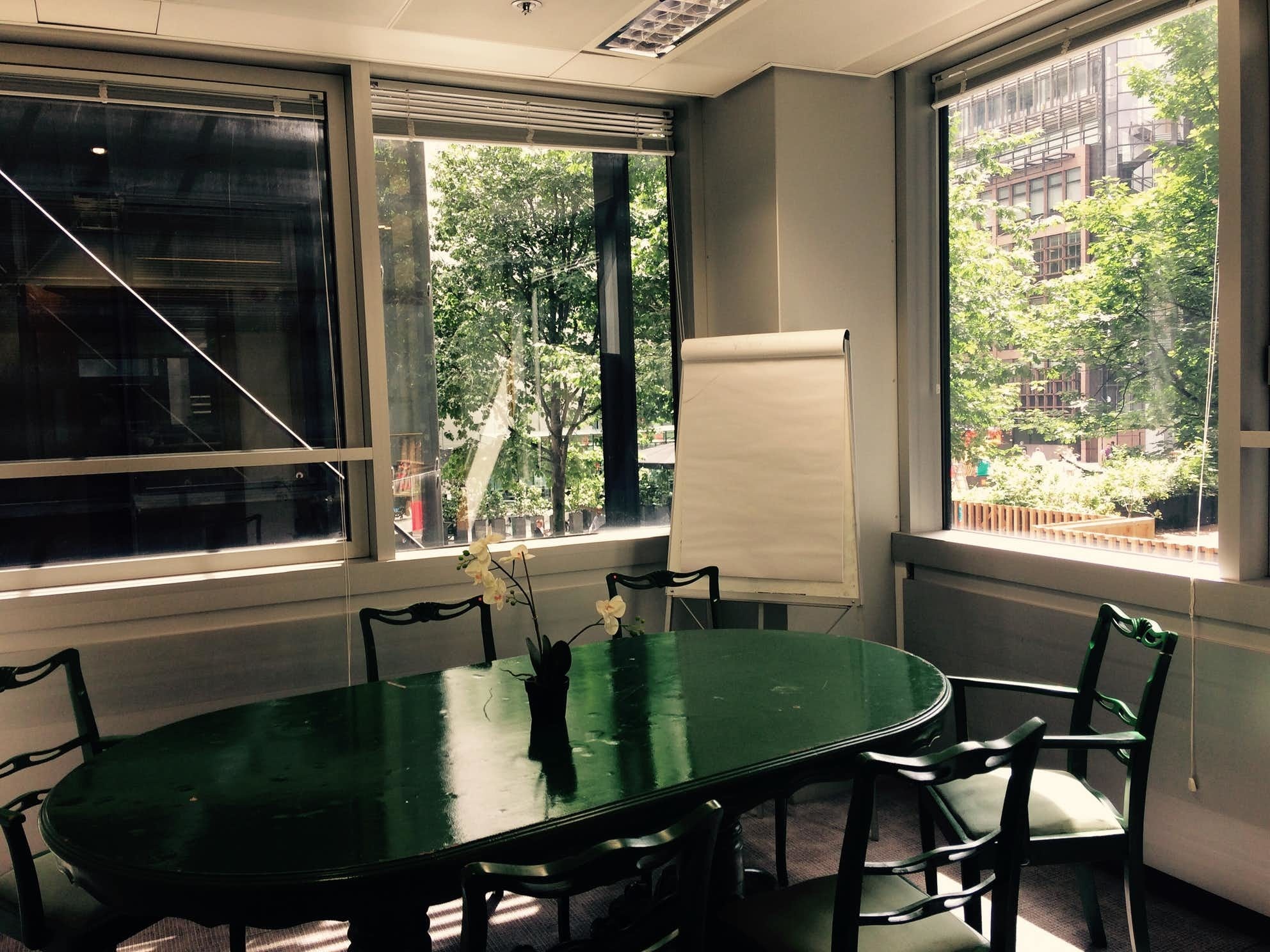 1-4 Person Office space in central london. £100 per desk p/m
