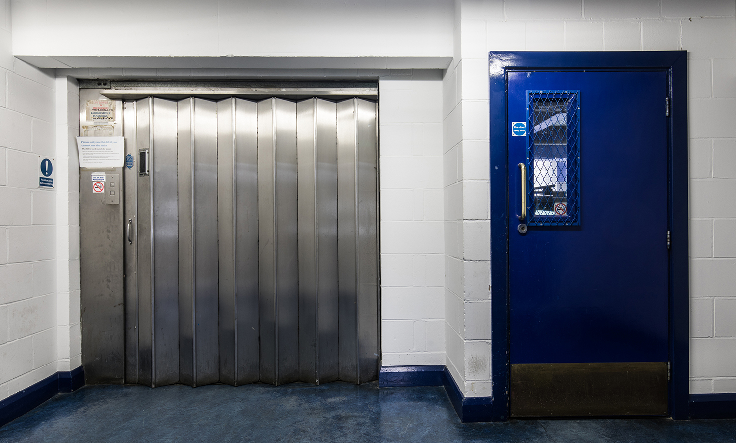 Desk in Studio Space - W10