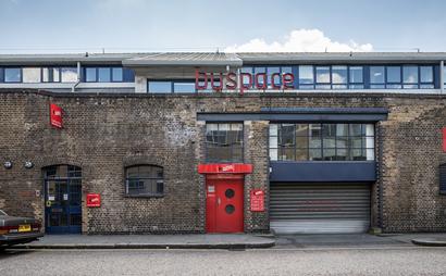 Desk in Studio Space - W10 Desk in Studio Space - W10