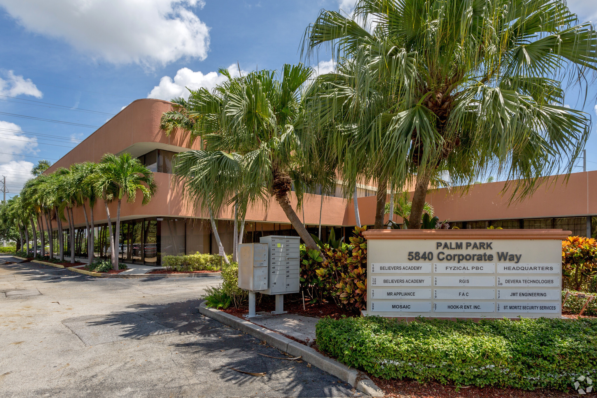 PRIVATE OFFICE SPACE