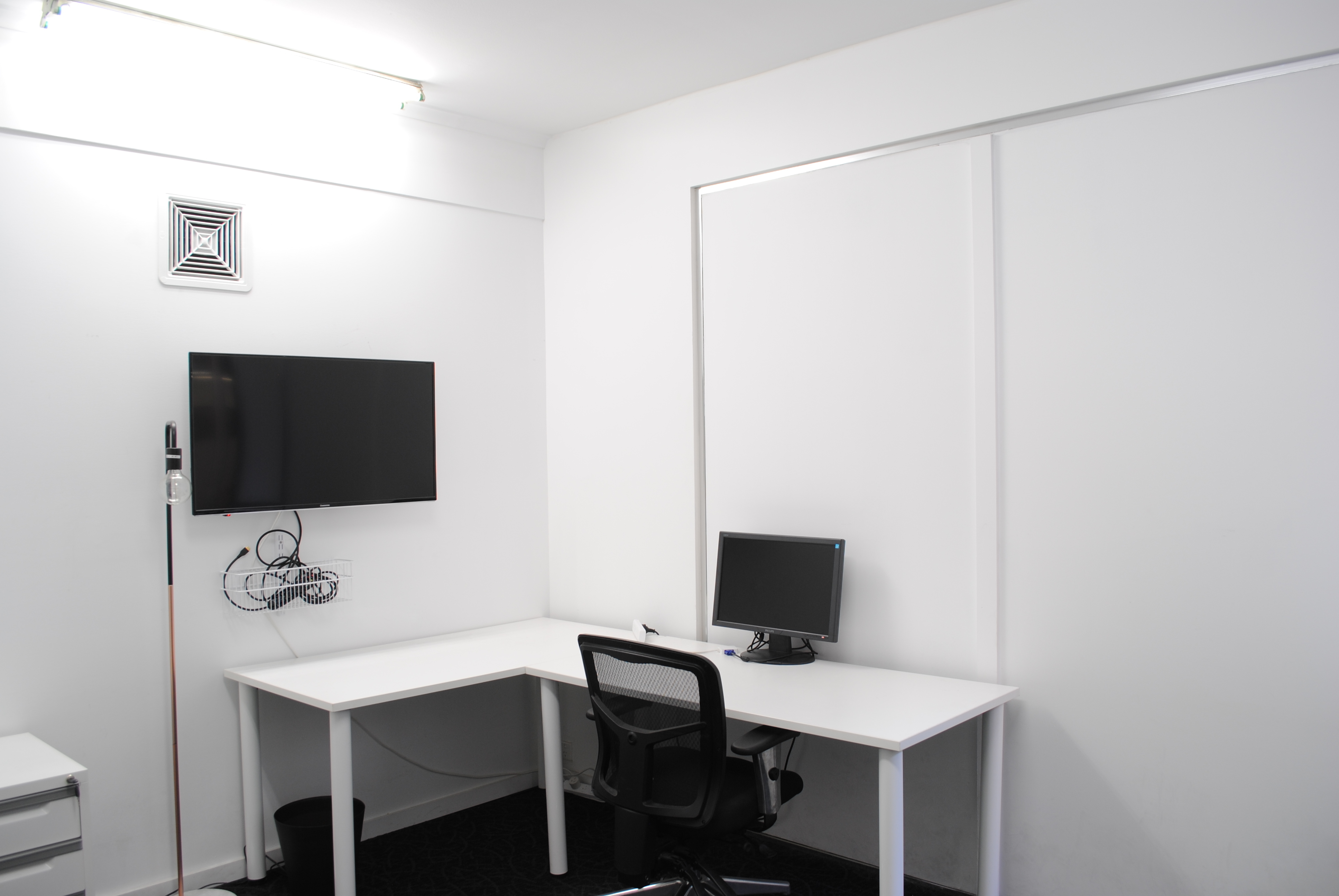 Meeting room up to 8 people