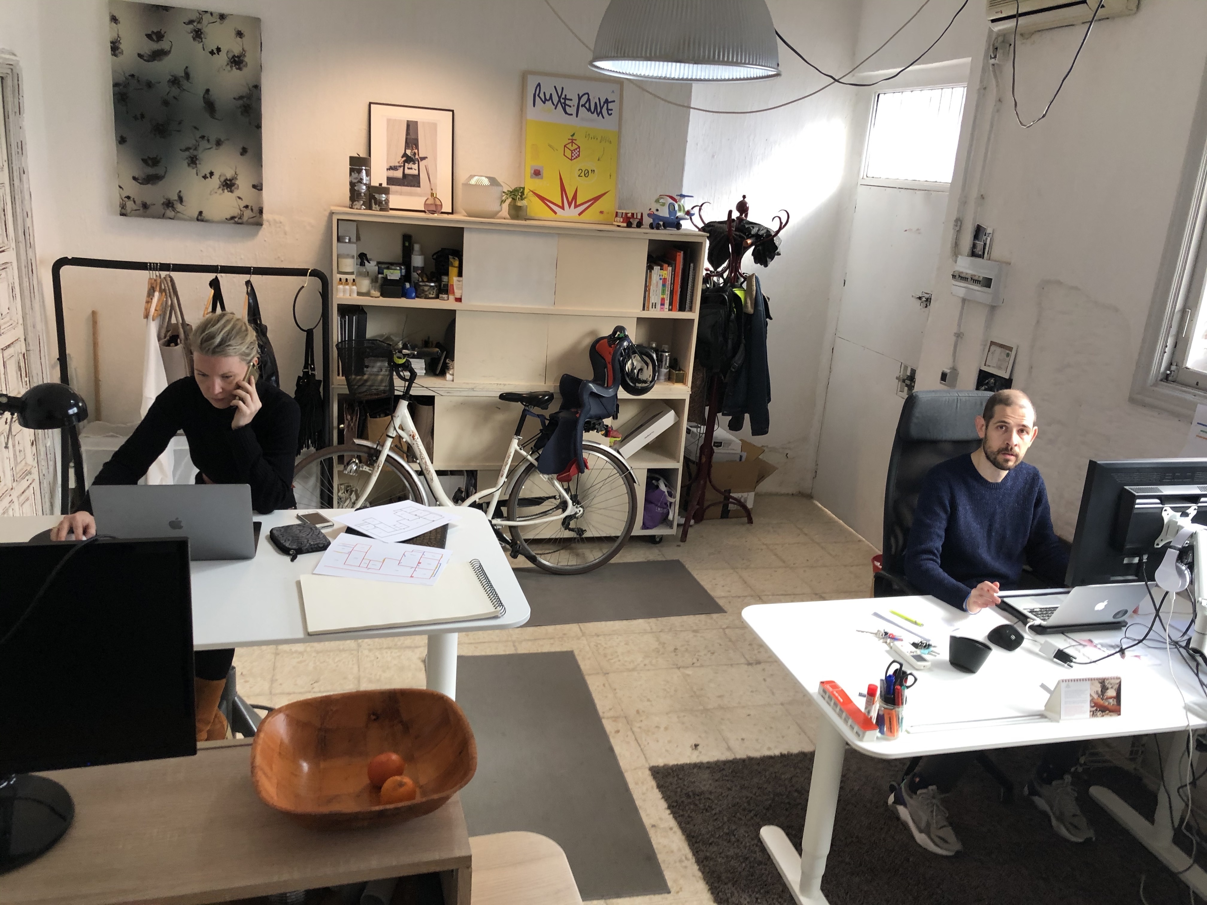 Sit/stand desk in 4-person shared workspace