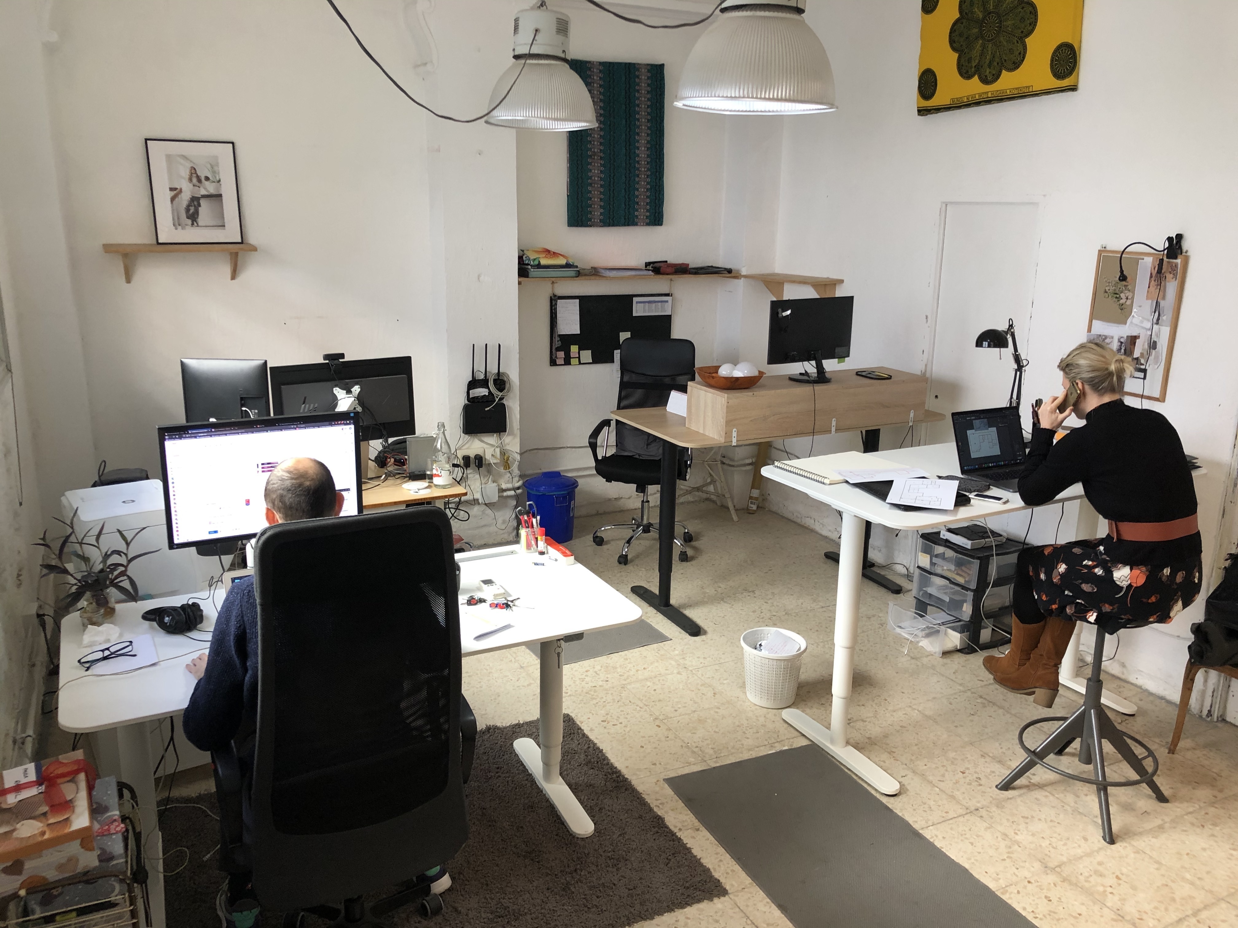 Sit/stand desk in 4-person shared workspace