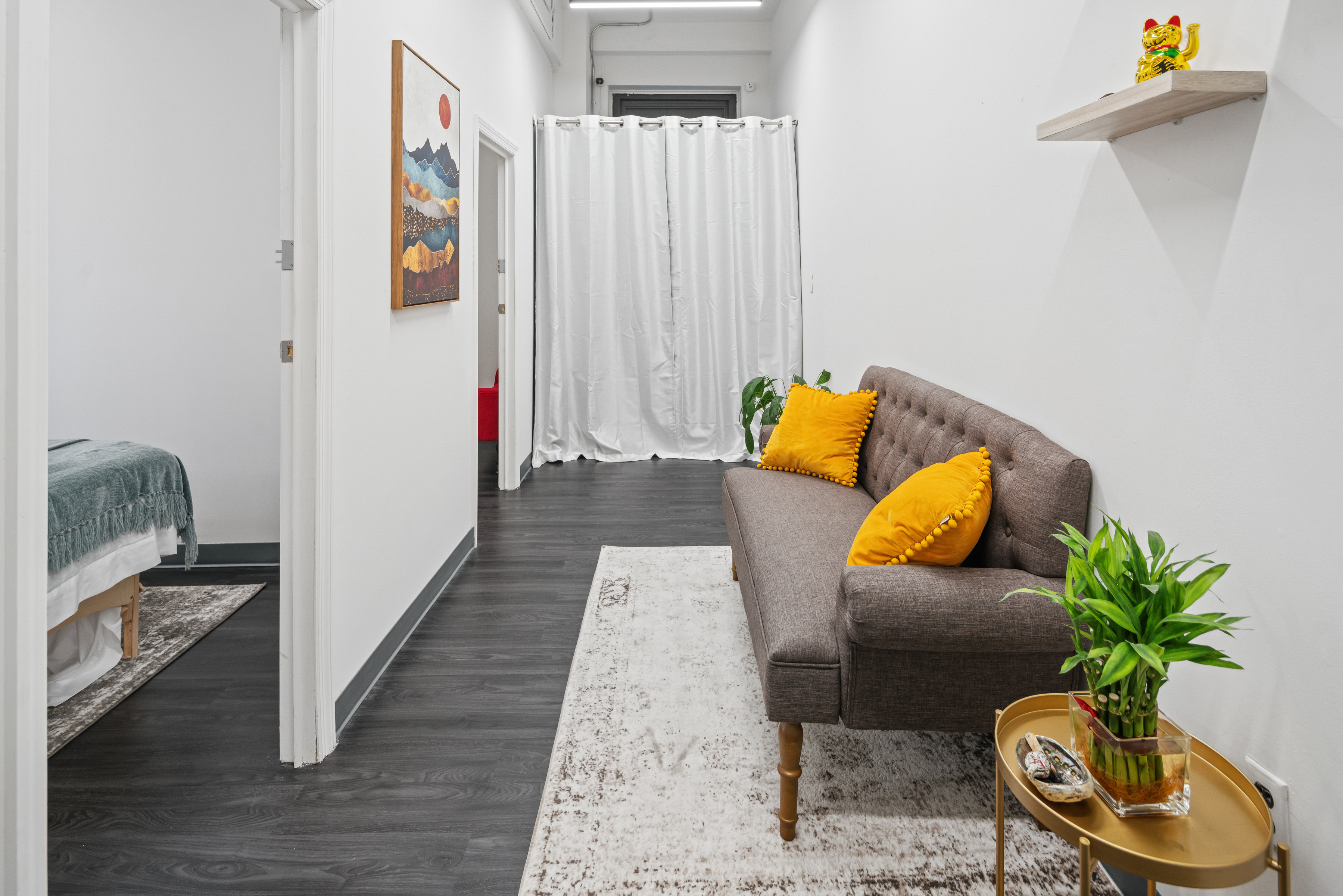 Ready to use treatment room |Acupuncturist & massage therapist