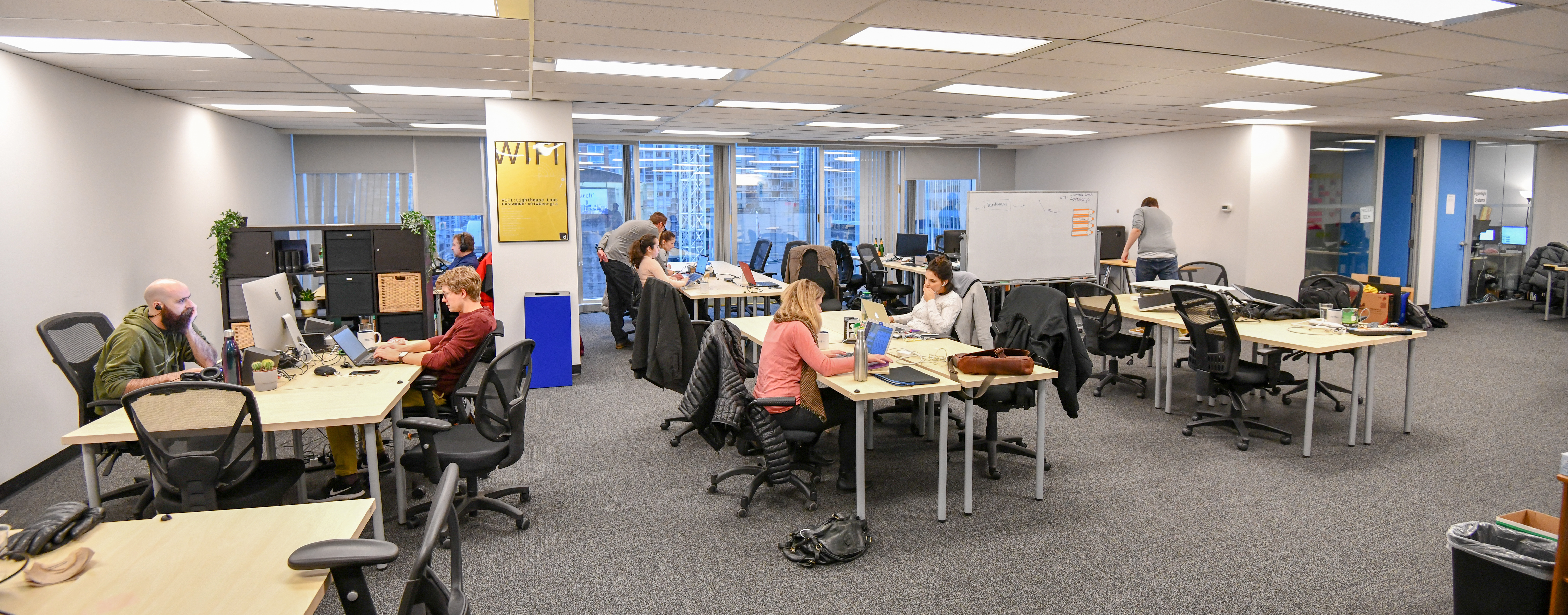 Hot Desk with Devhub 