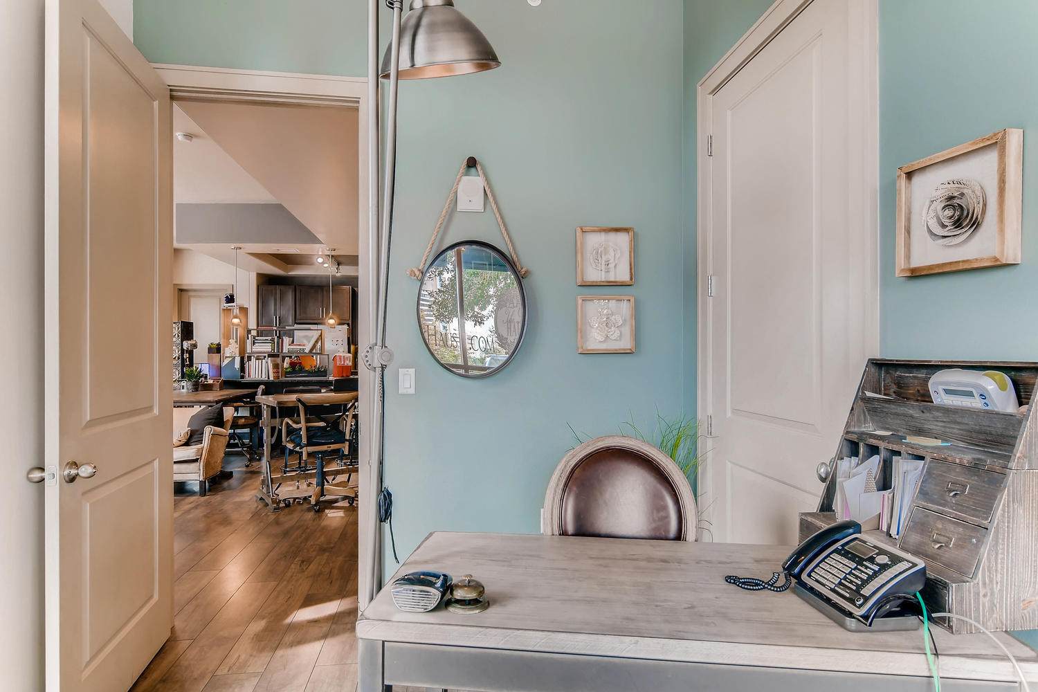 Rent a Desk in the Heart of Austin! Rent a Desk in the Heart of Austin!