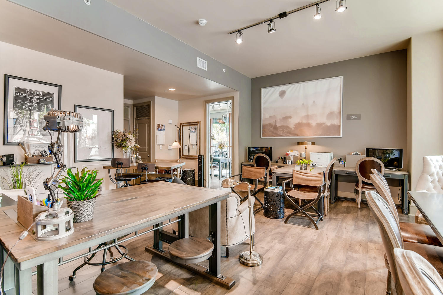 Rent a Desk in the Heart of Austin! Rent a Desk in the Heart of Austin!