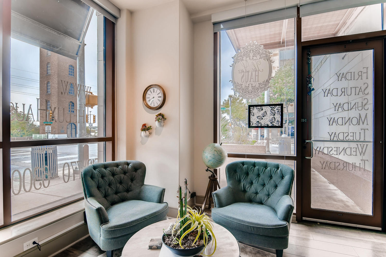 Rent a Desk in the Heart of Austin! Rent a Desk in the Heart of Austin!