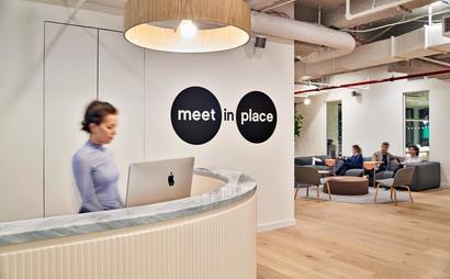 Meet in Place - Midtown, NYC  Meet in Place - Midtown, NYC