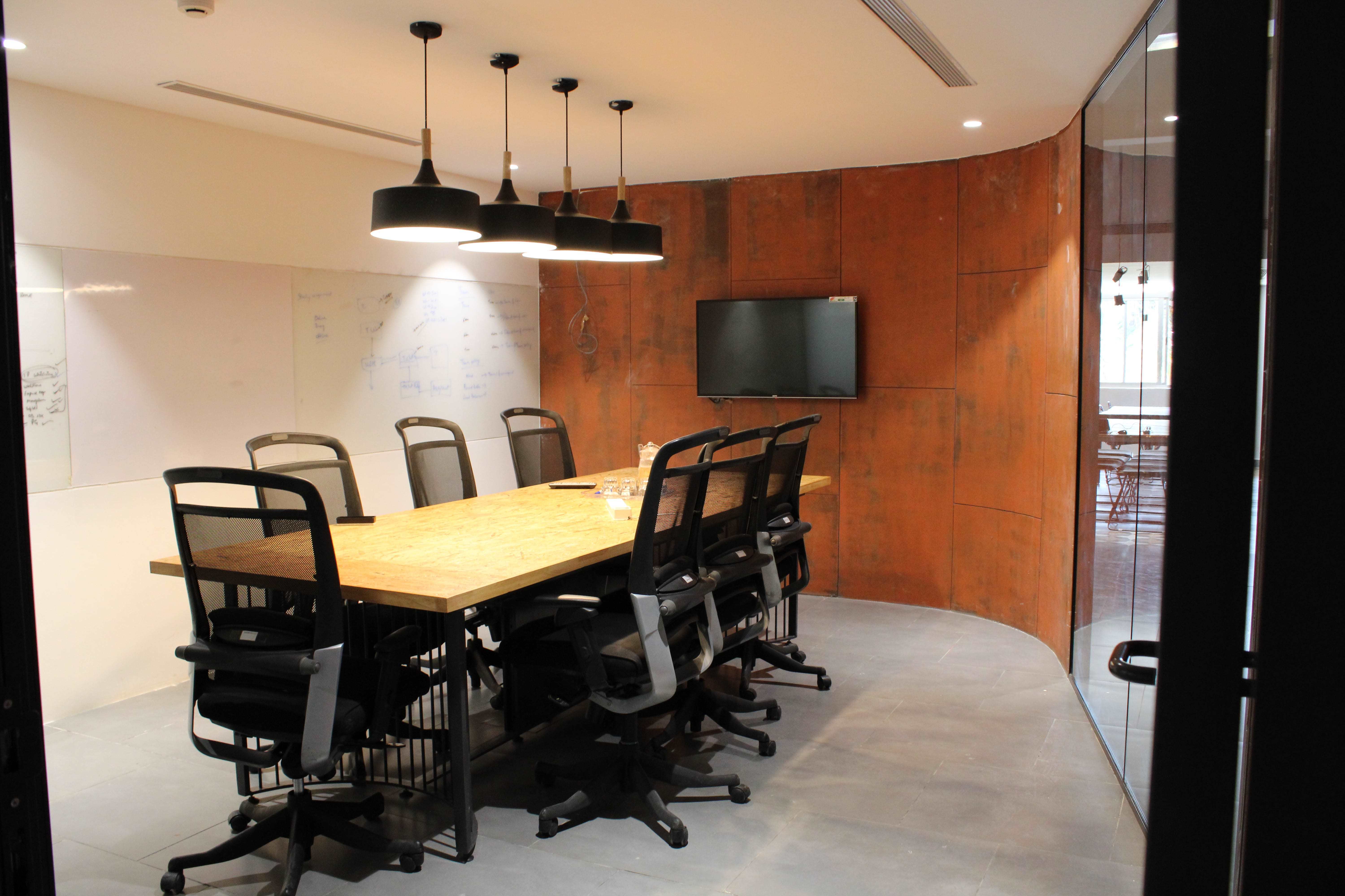 Premium Dedicated Desks