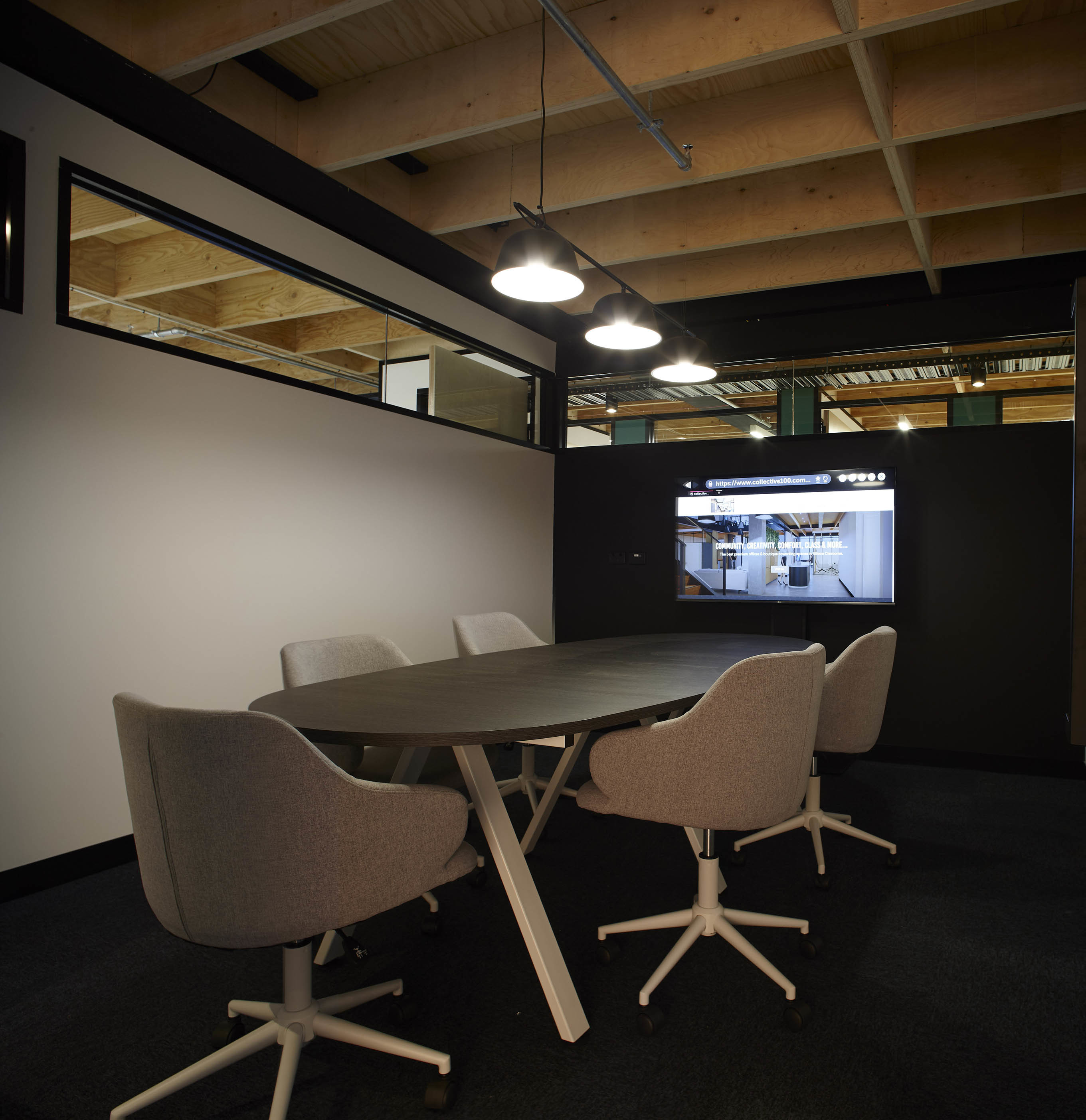 Medium Meeting Room for 6 People