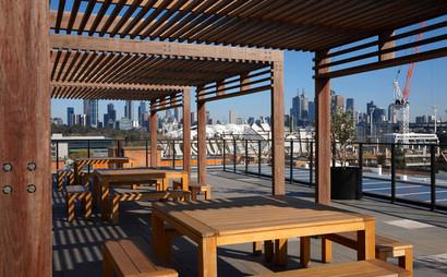 Medium Meeting Room for 6 People Medium Meeting Room for 6 People