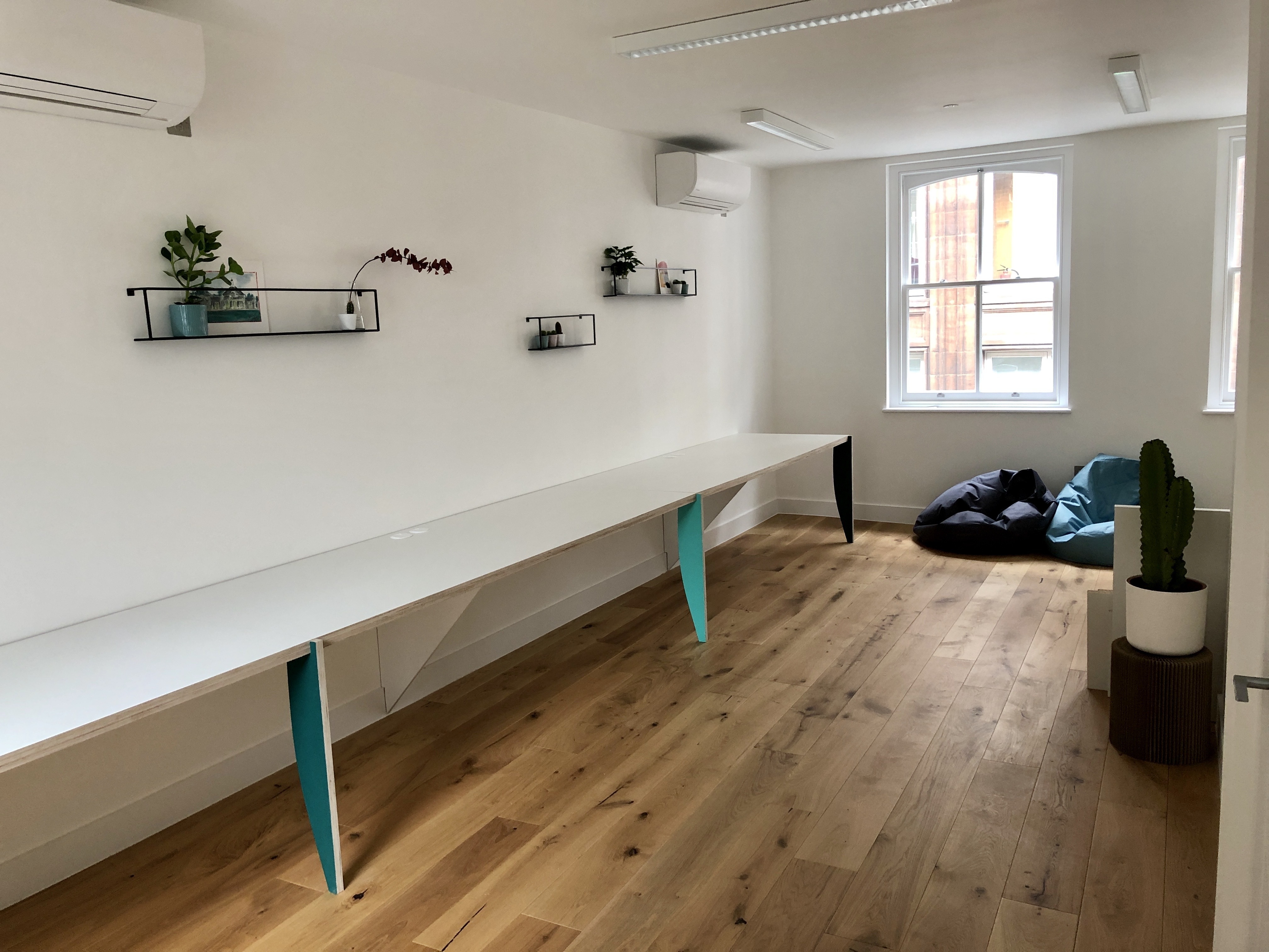 Central Soho. Office share £6000 per month 10 people. Shared kitchen, lounge, meeting room, terrace. 