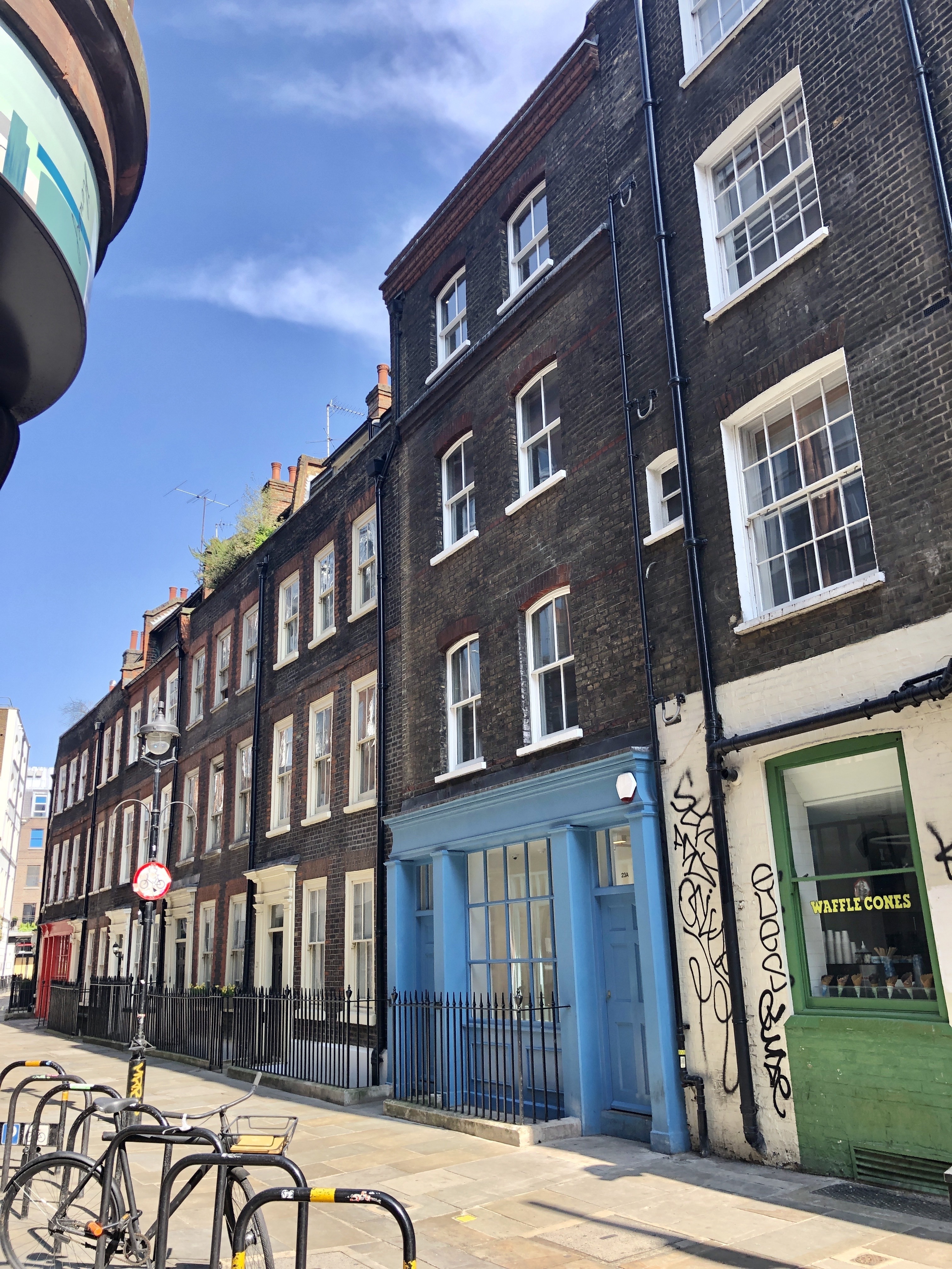 Central Soho. Office share £6000 per month 10 people. Shared kitchen, lounge, meeting room, terrace. 