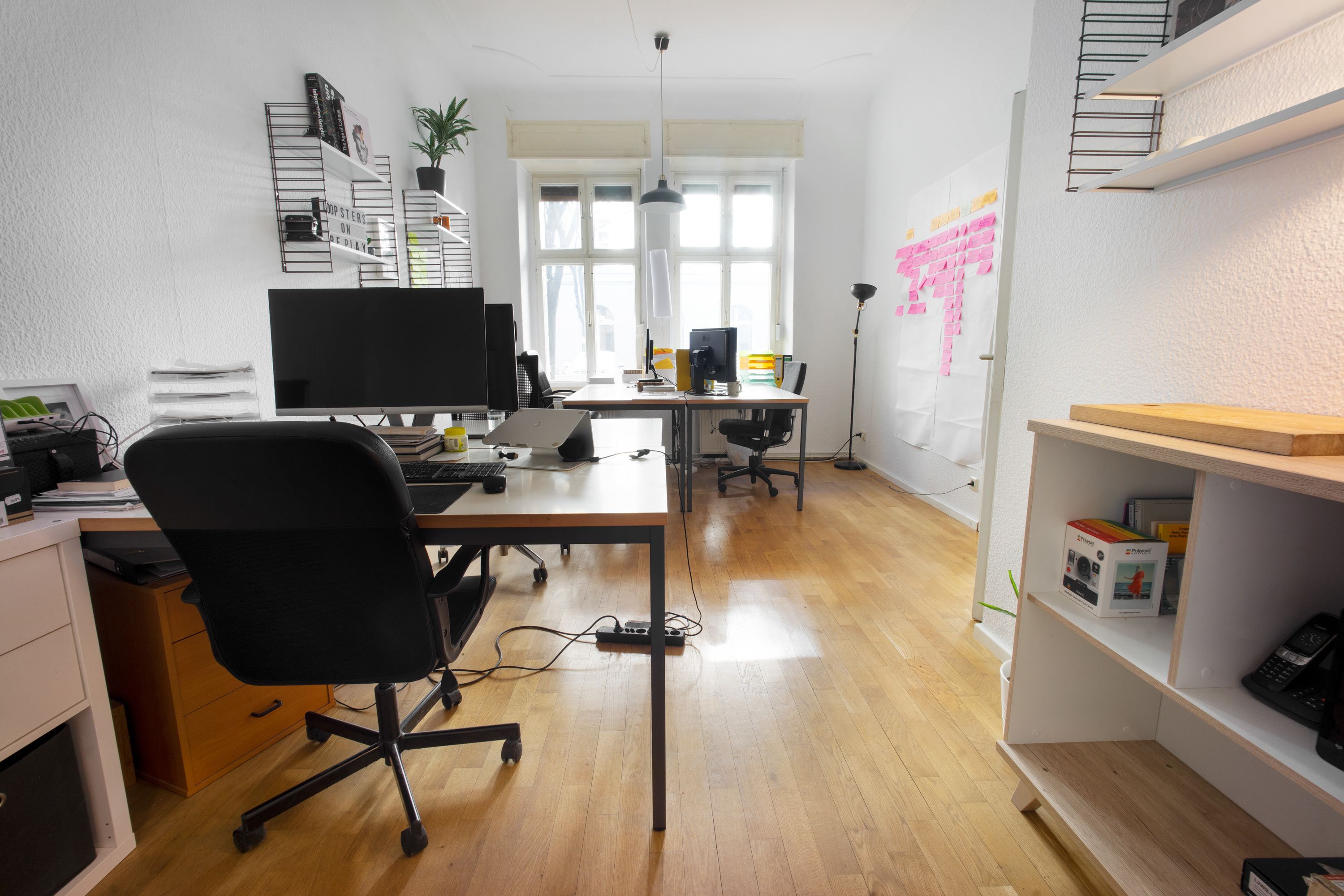 4 desks in shared office, co-working space 4 desks in shared office, co-working space