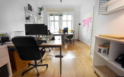 4 desks in shared office, co-working space 4 desks in shared office, co-working space