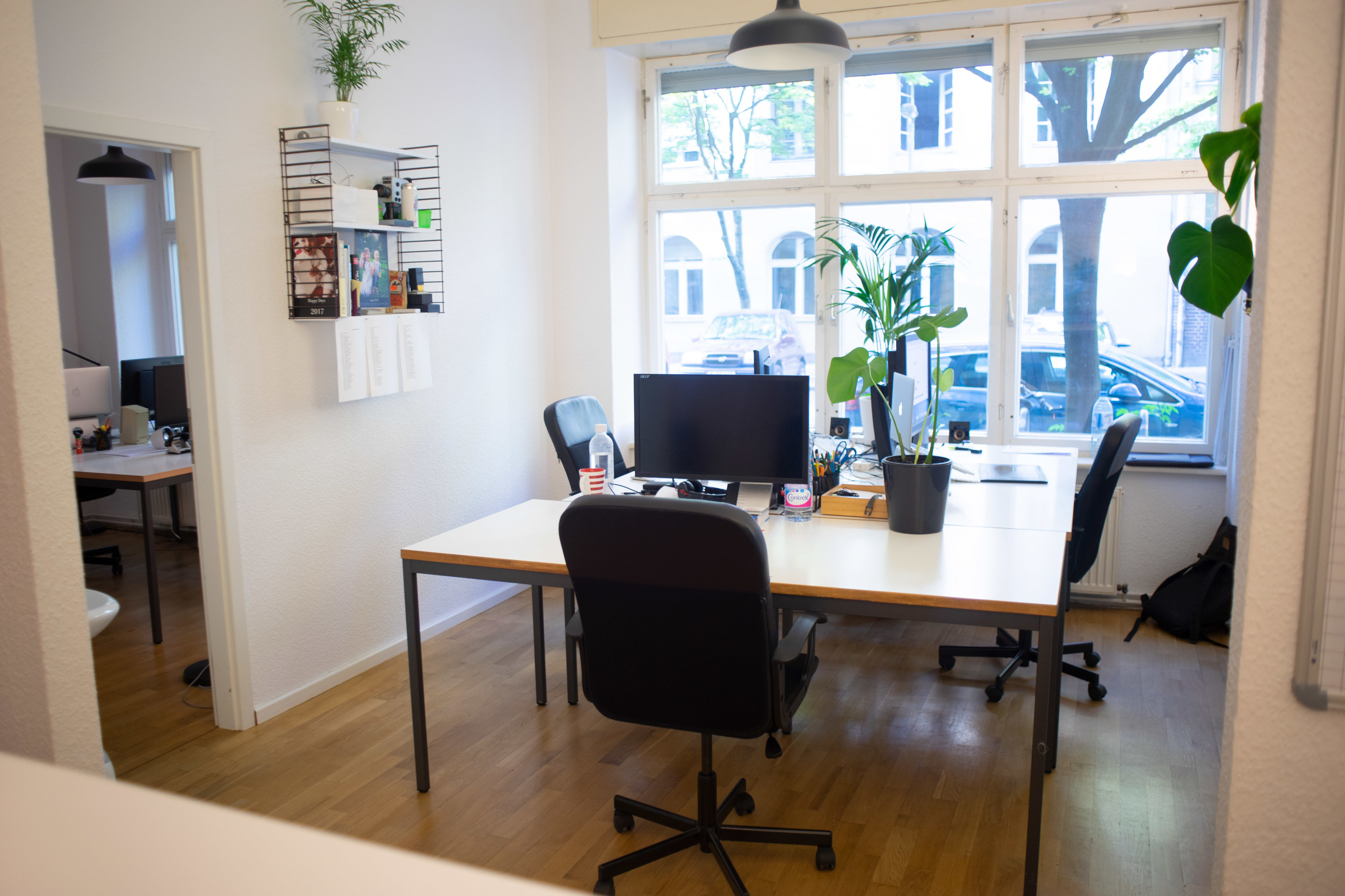 4 desks in shared office, co-working space 4 desks in shared office, co-working space