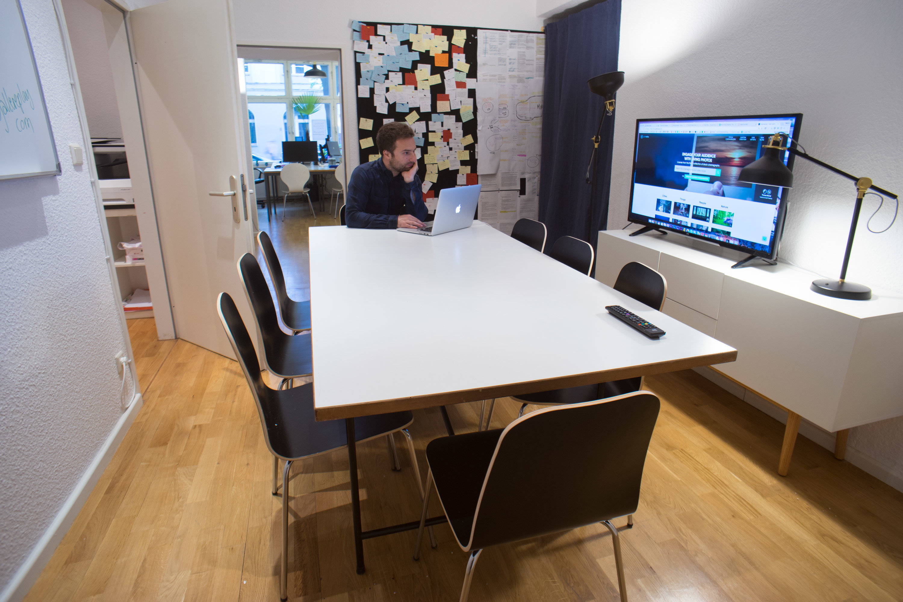 4 desks in shared office, co-working space 4 desks in shared office, co-working space