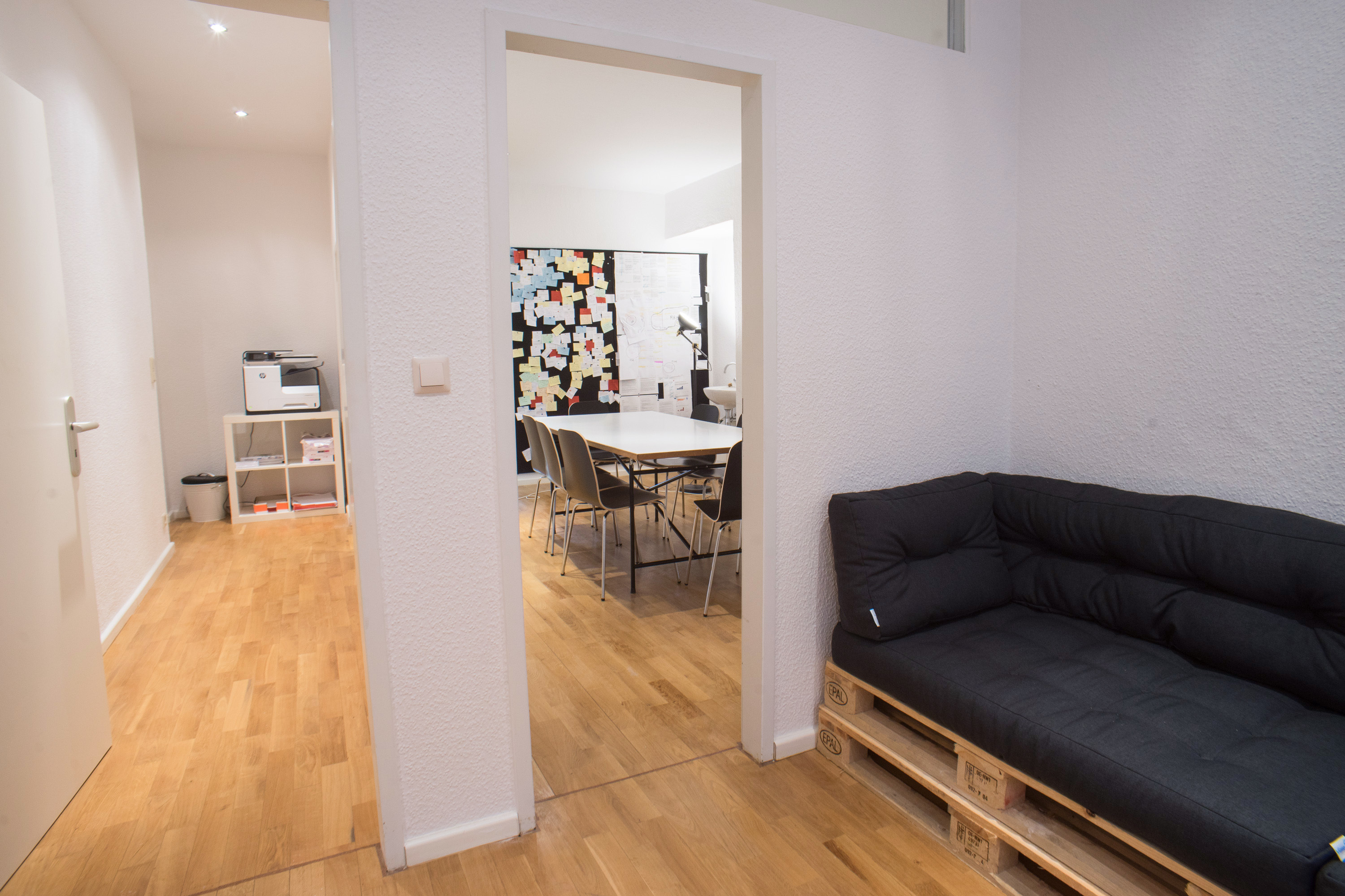 4 desks in shared office, co-working space 4 desks in shared office, co-working space