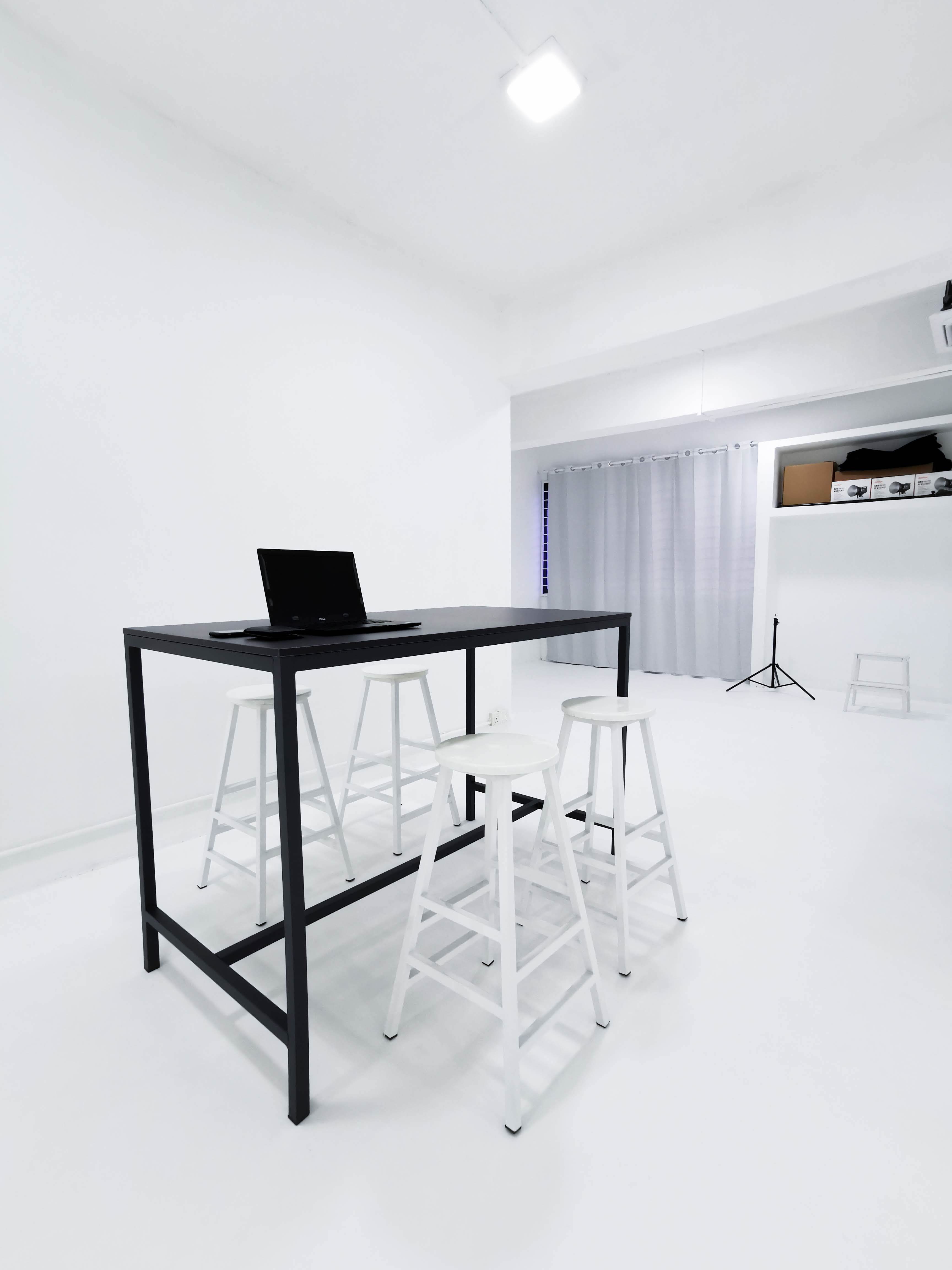 Whitebalanced Studio