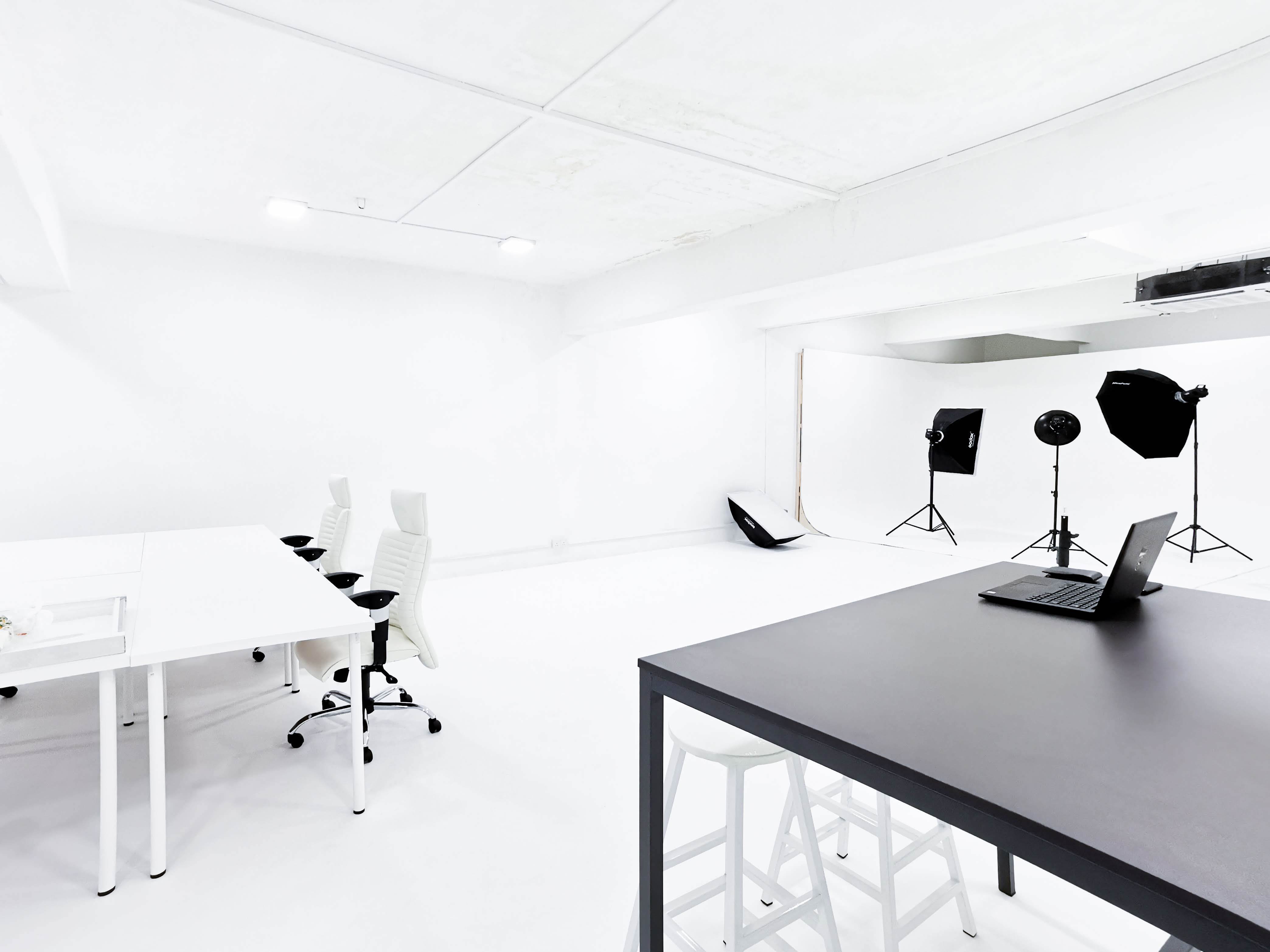 Whitebalanced Studio
