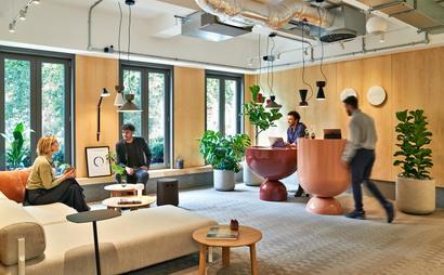 Meet in Place - Soho Square, LDN Meet in Place - Soho Square, LDN