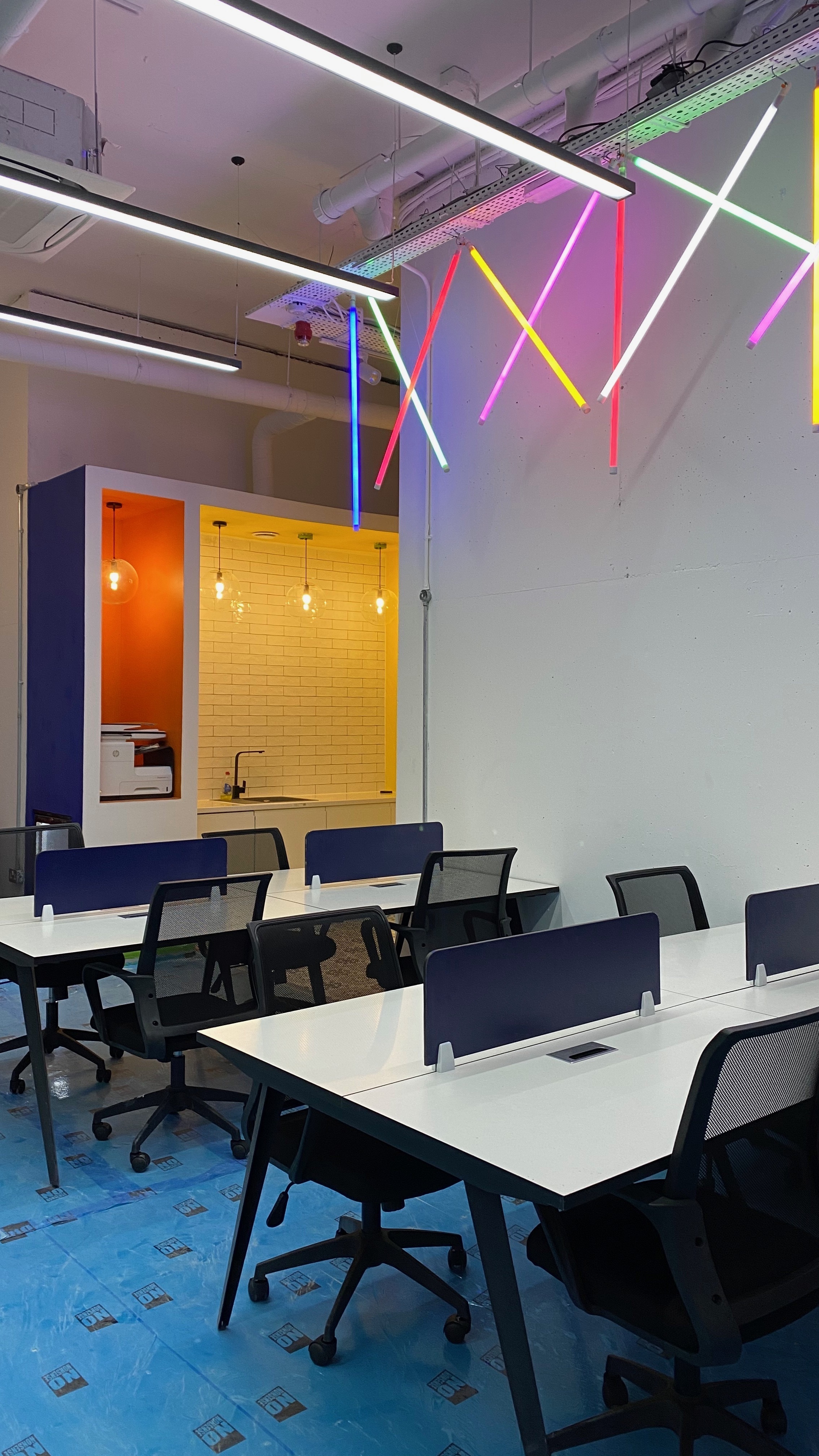 FREELANCERS WELCOME / CO-WORKING / HOT DESKING / DESK SPACE / CREATIVES 