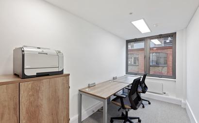 Large and bright working space in Holborn with meeting room access. Large and bright working space in Holborn with meeting room access.