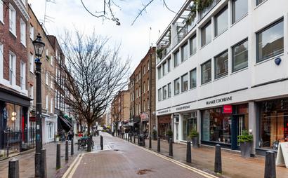 Large and bright working space in Holborn with meeting room access. Large and bright working space in Holborn with meeting room access.