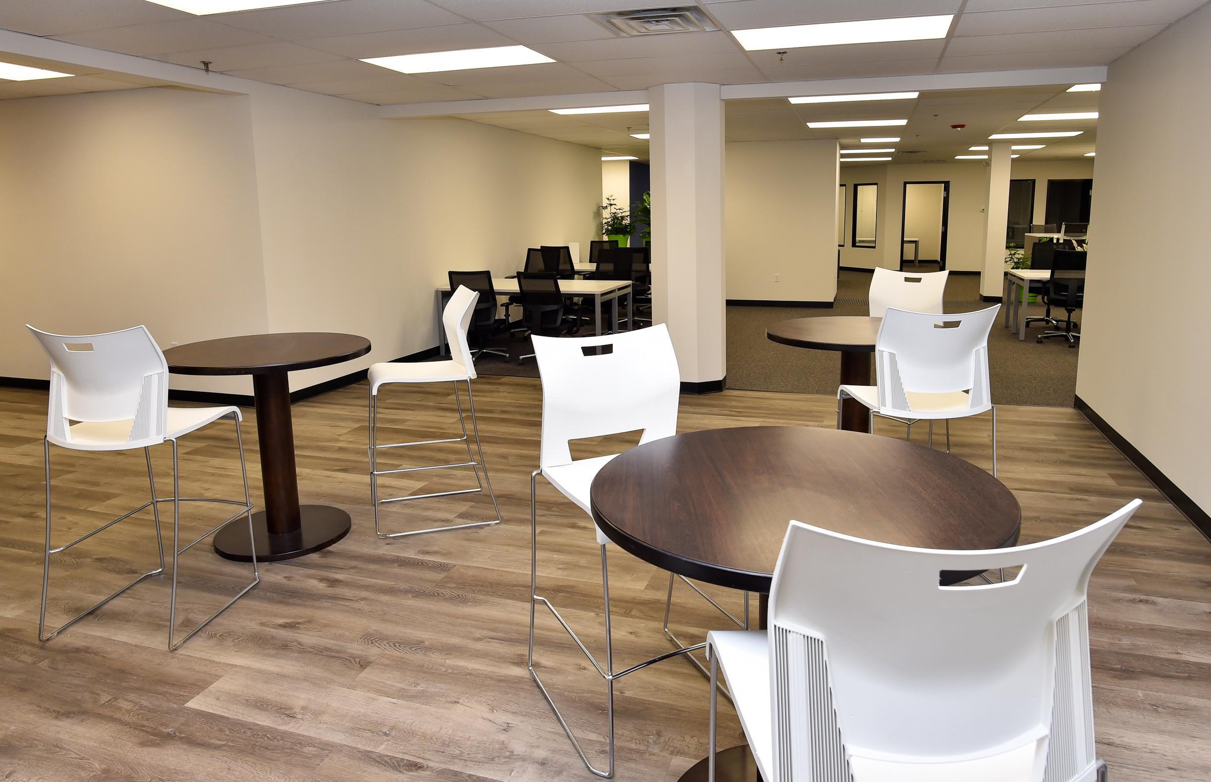 LocalWorks Beverly - Desk