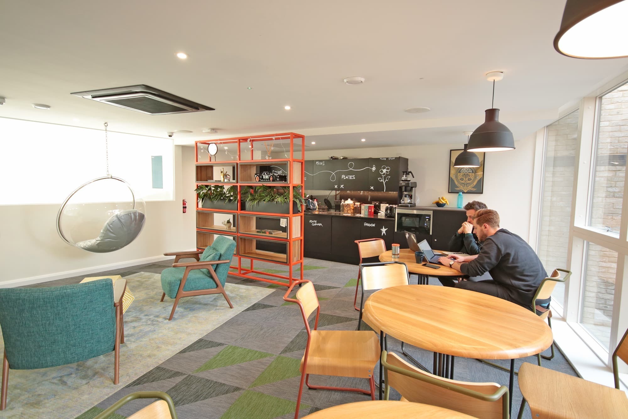 Cowroking hot desk spaces Cowroking hot desk spaces