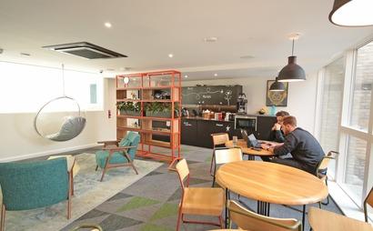 Cowroking hot desk spaces Cowroking hot desk spaces