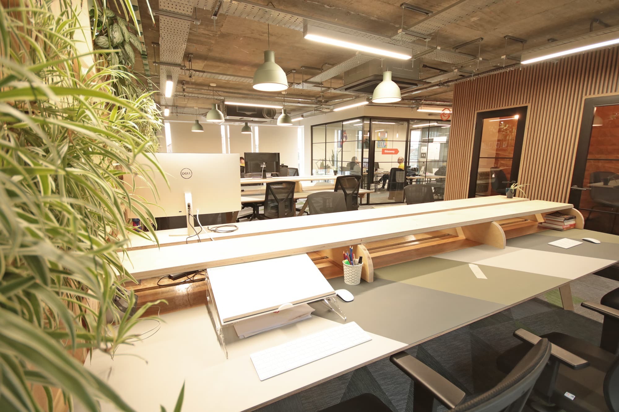 Cowroking hot desk spaces Cowroking hot desk spaces