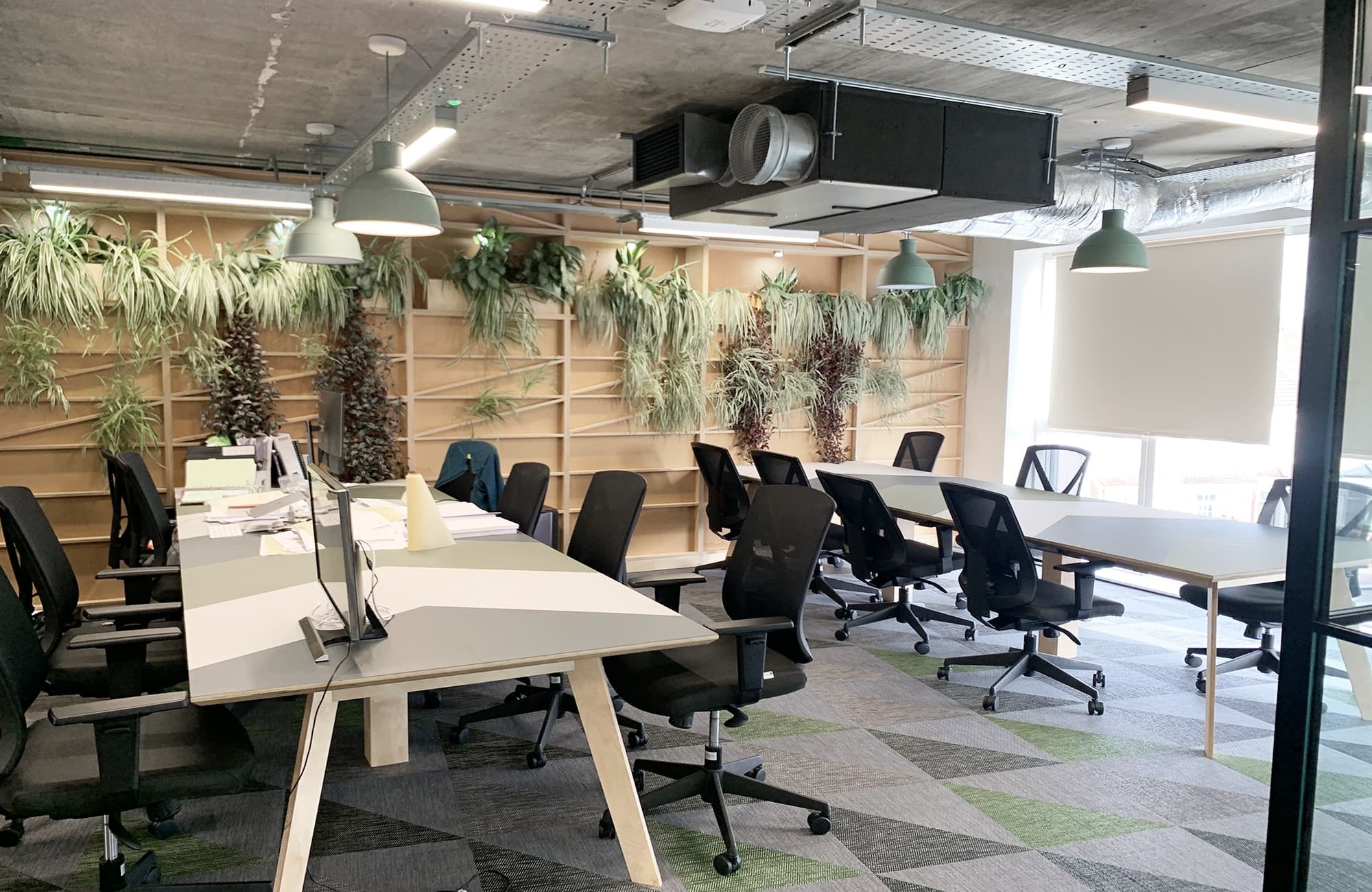Cowroking hot desk spaces Cowroking hot desk spaces