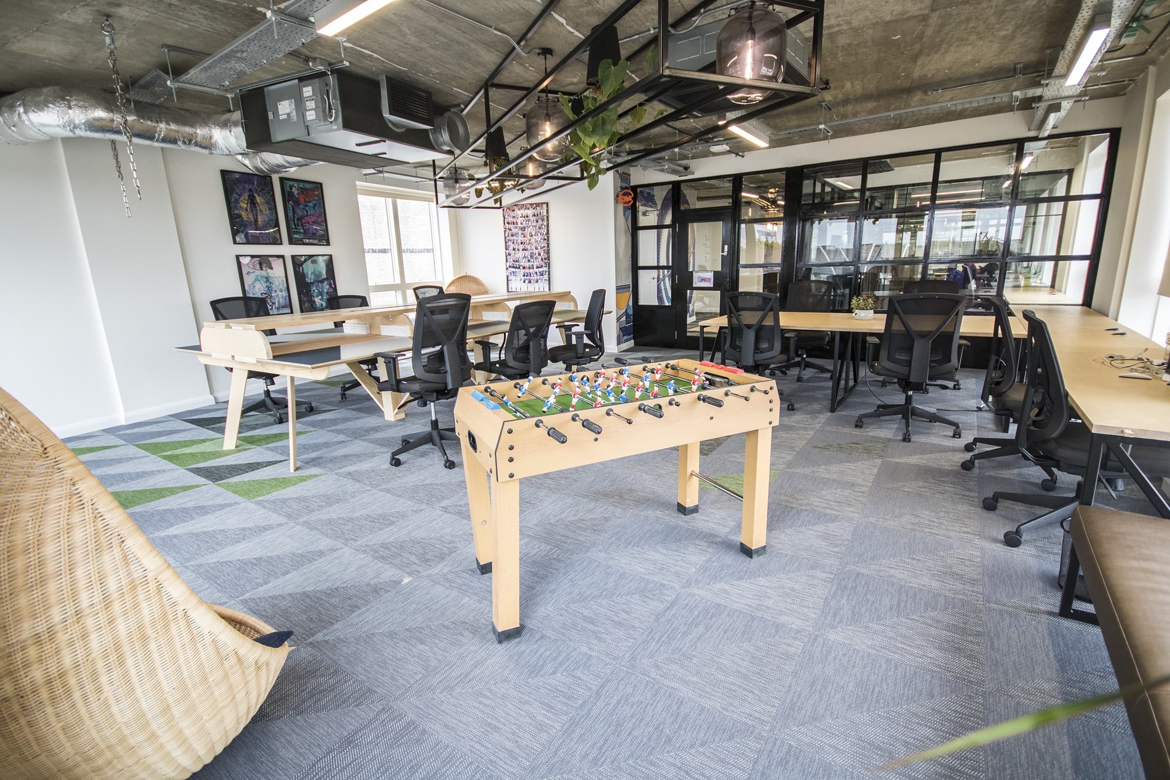 Cowroking hot desk spaces Cowroking hot desk spaces