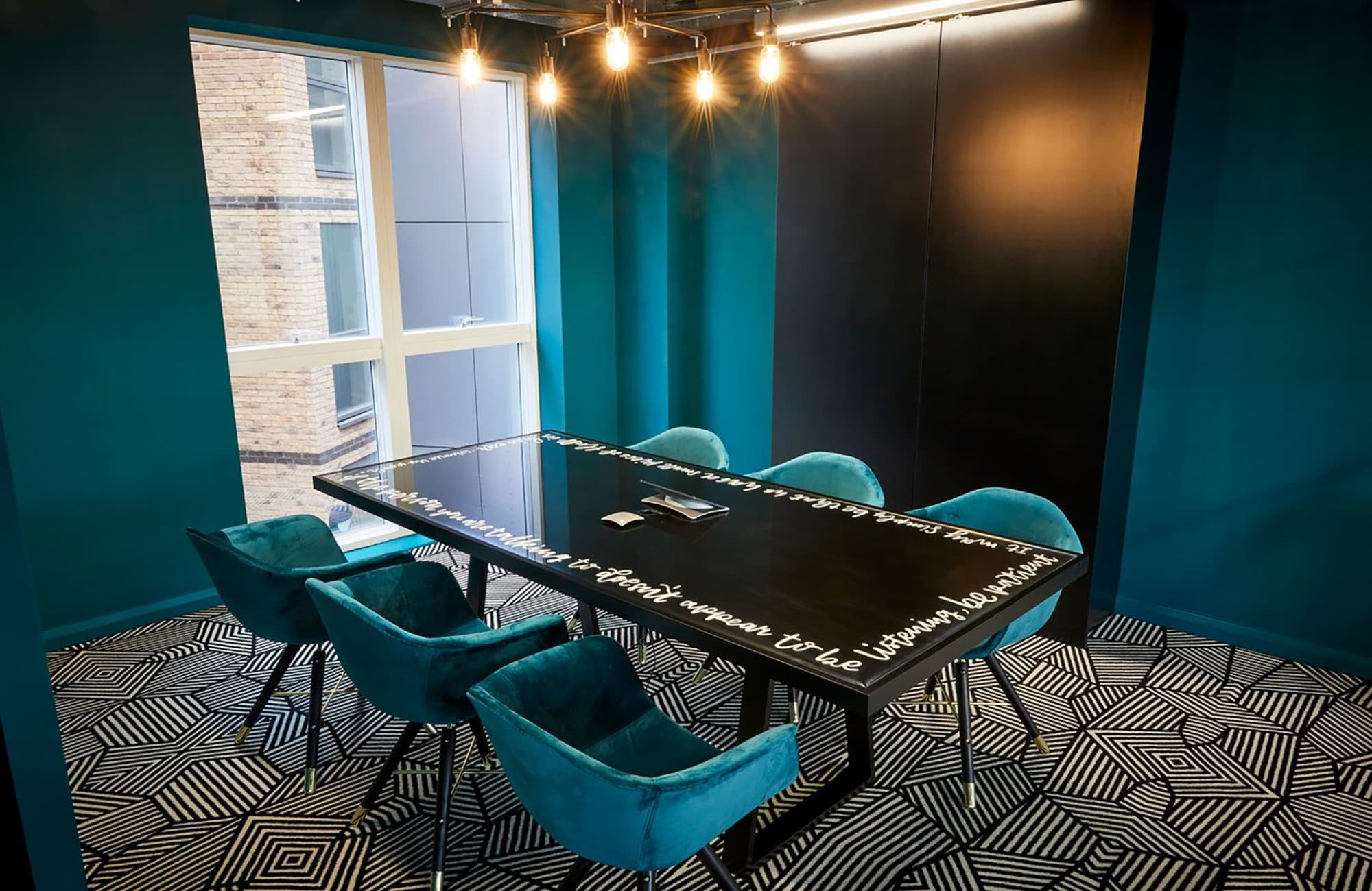 Office C04 very large office for up to 14 people Office C04 very large office for up to 14 people