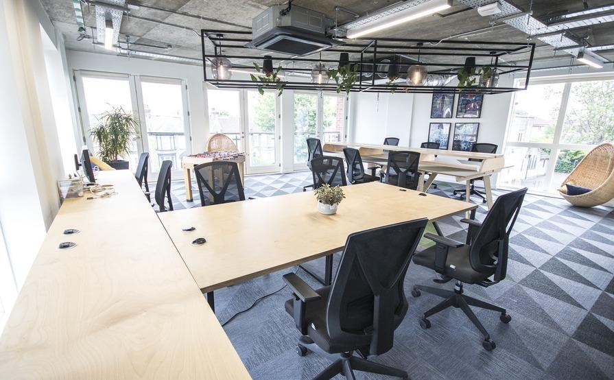 Office C04 very large office for up to 14 people Office C04 very large office for up to 14 people