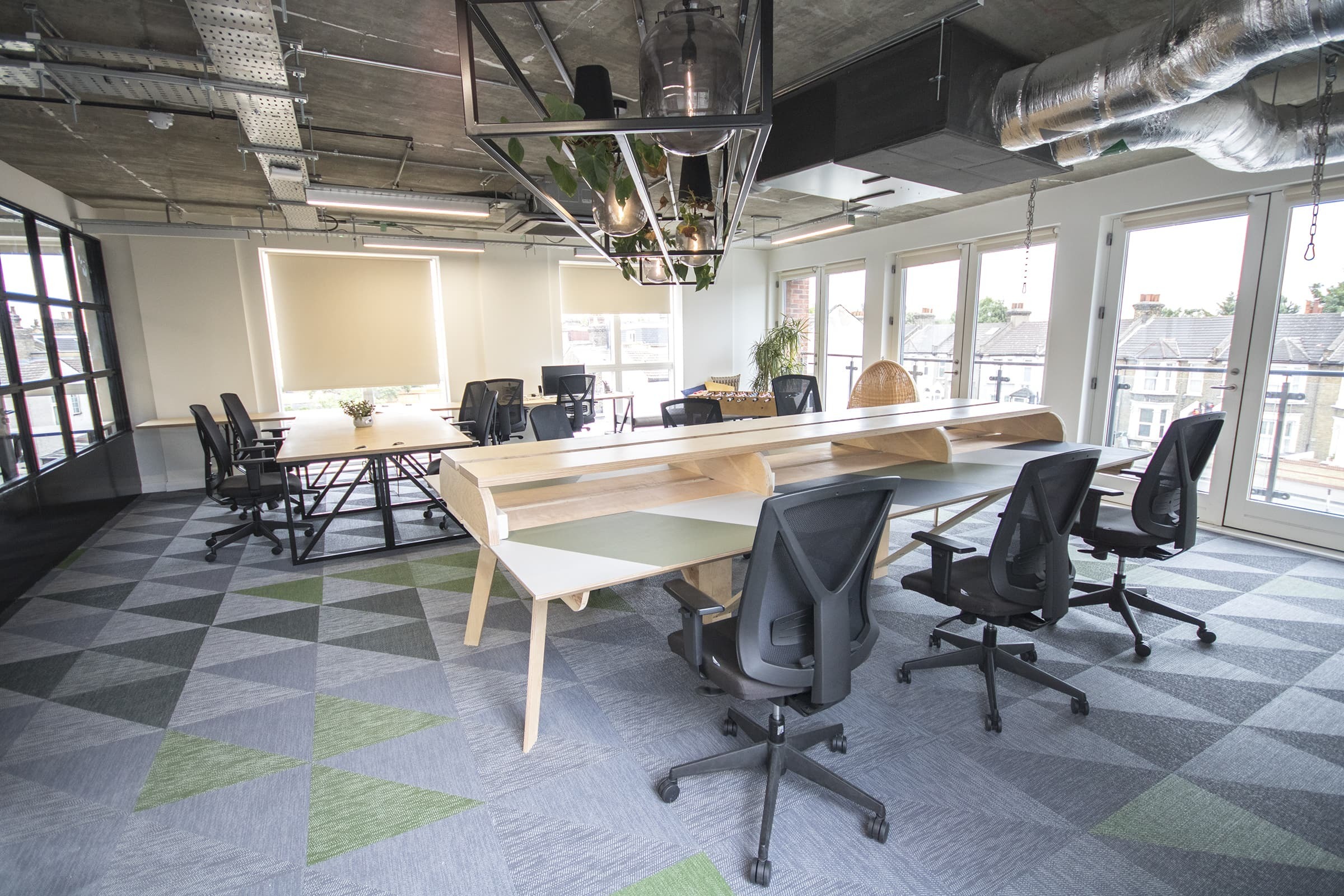 Office C04 very large office for up to 14 people Office C04 very large office for up to 14 people