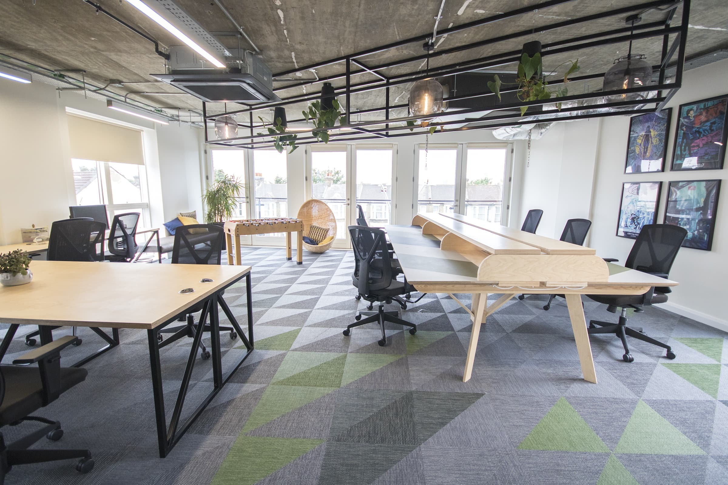 Office C04 very large office for up to 14 people Office C04 very large office for up to 14 people