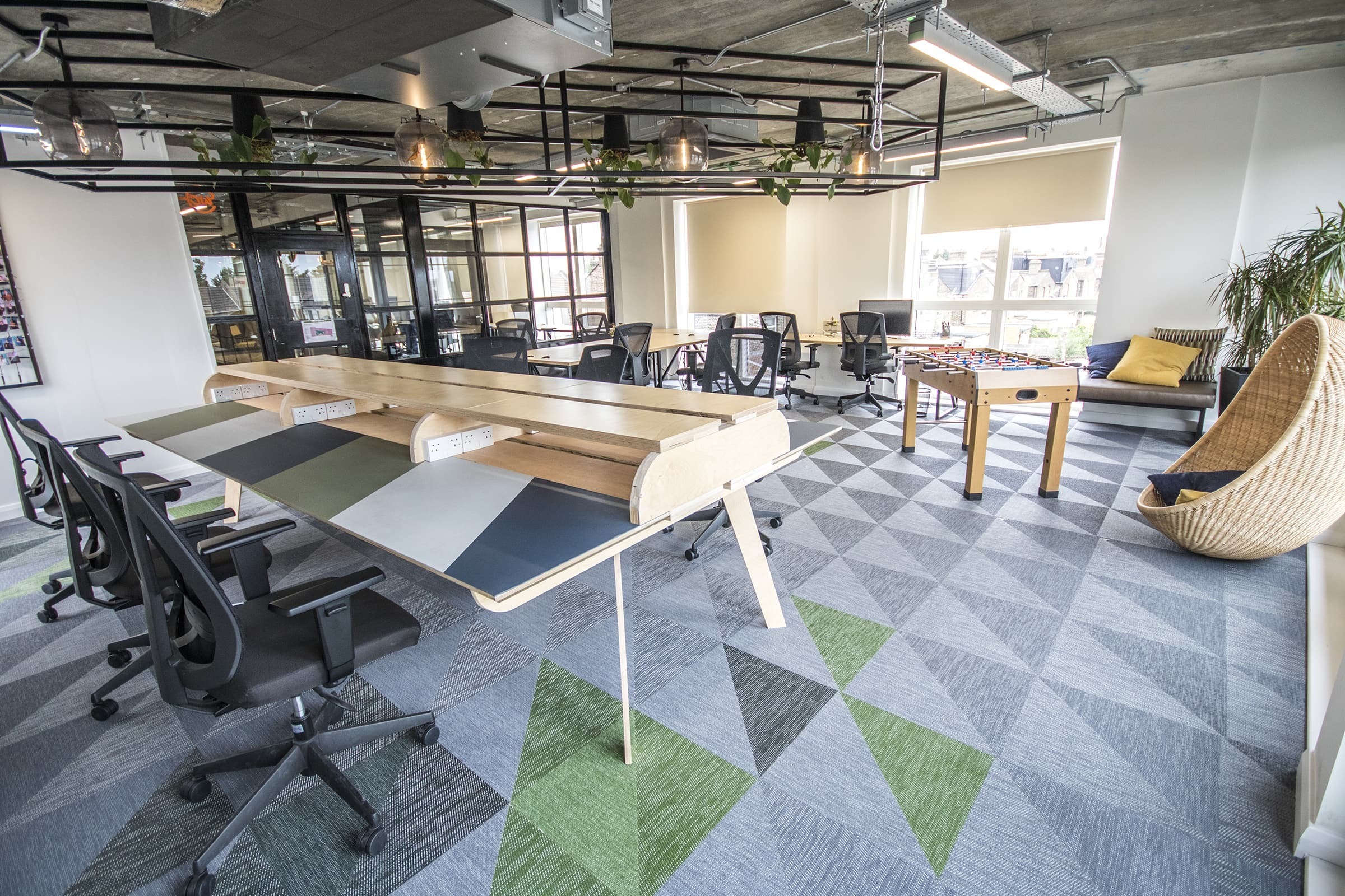 Office C04 very large office for up to 14 people Office C04 very large office for up to 14 people
