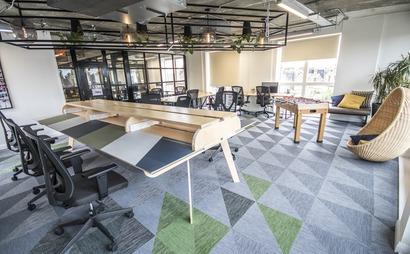 Office C04 very large office for up to 14 people Office C04 very large office for up to 14 people